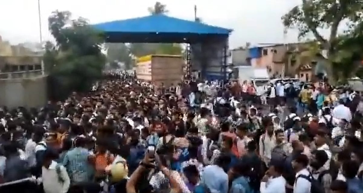 X/@VarshaEGaikwad : Screengrab from the viral video | 